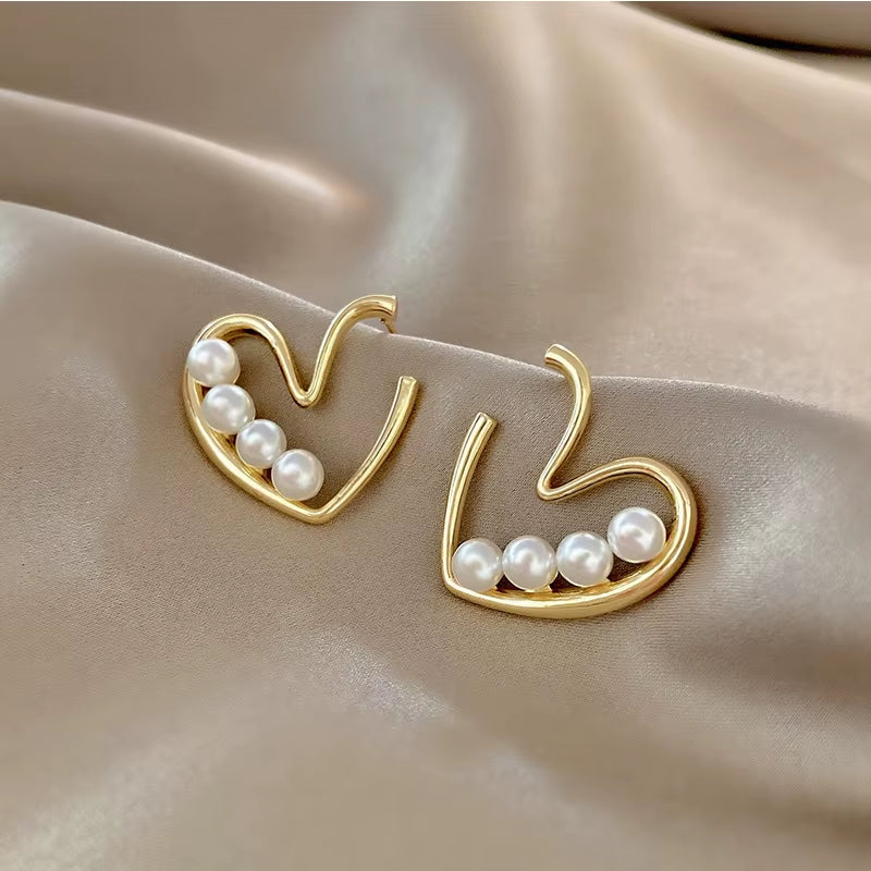 Elegant Imitation Pearl Heart-Shaped Stud Earrings - Vintage Geometric Jewelry for Women and Couples