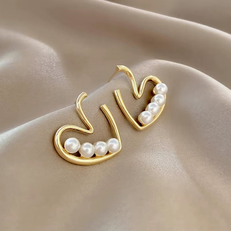 Elegant Imitation Pearl Heart-Shaped Stud Earrings - Vintage Geometric Jewelry for Women and Couples