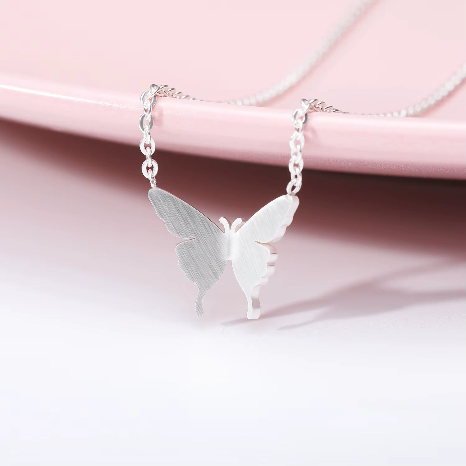 1Pc 2021 New Lovely Silver Color Butterfly Necklace for Women Simple Insect Women Long Necklace Butterfly Party Love Gifts