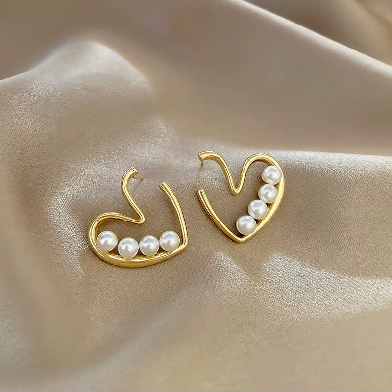 Elegant Imitation Pearl Heart-Shaped Stud Earrings - Vintage Geometric Jewelry for Women and Couples